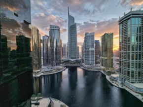 Walking Distance to Metro! FULL Canal View
